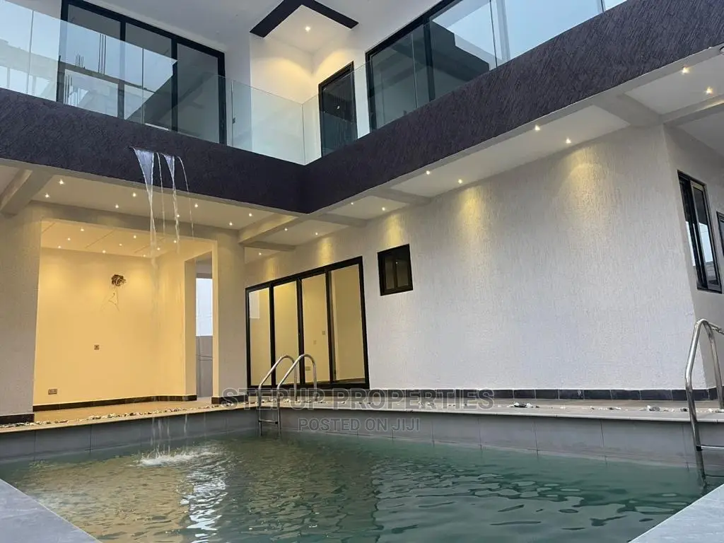4bdrm Mansion in Adenta for Sale