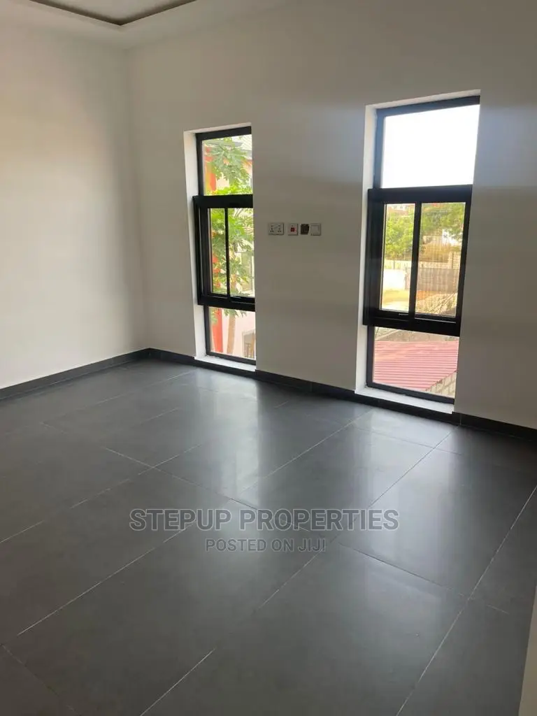 4bdrm Mansion in Adenta for Sale