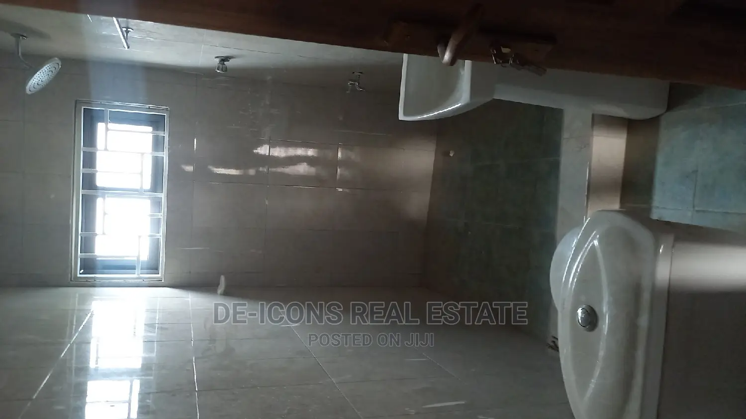 1bdrm Duplex in De-Icons Real Estate, Awutu Senya East Municipal