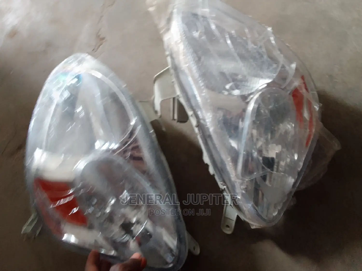 Toyota Echo 2004,2005,2006 Headlight Pair.