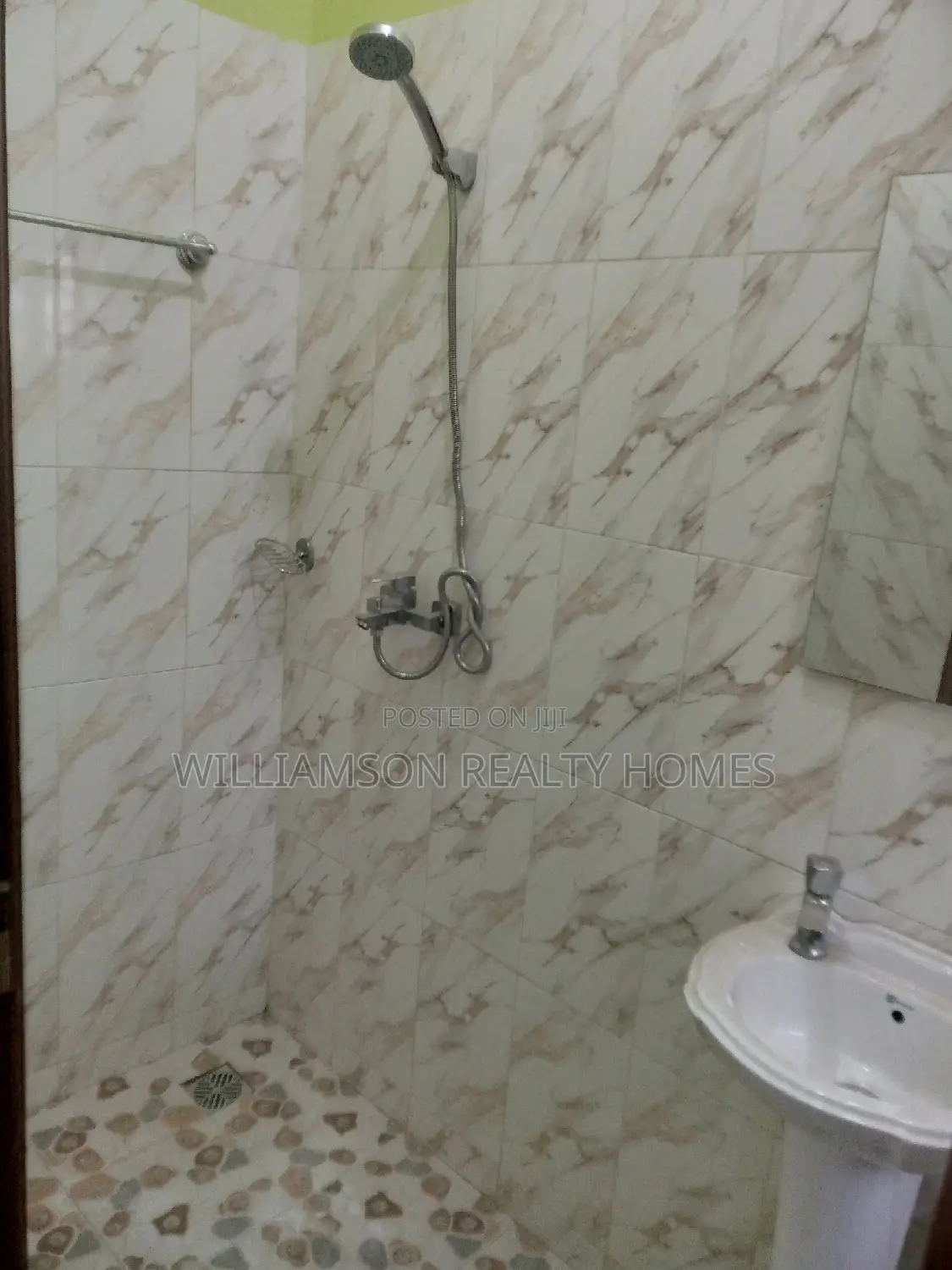 1bdrm Apartment in Community 18 Area, Spintex for Rent
