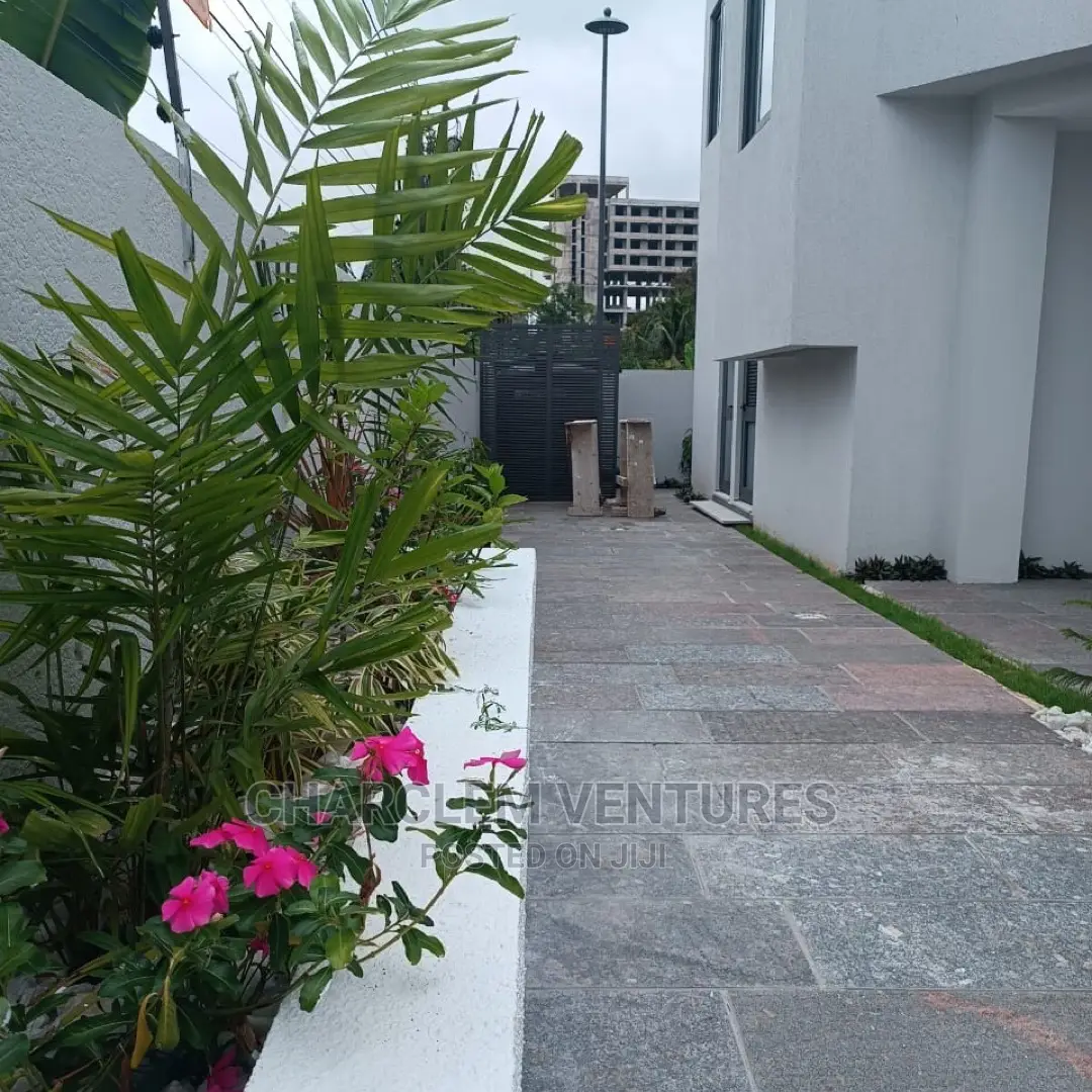 3bdrm Townhouse / Terrace in Charclem Ventures, Accra Metropolitan