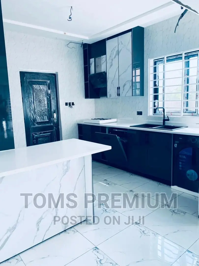 3bdrm House in Lakeside Estate, Ashaley Botwe for Sale