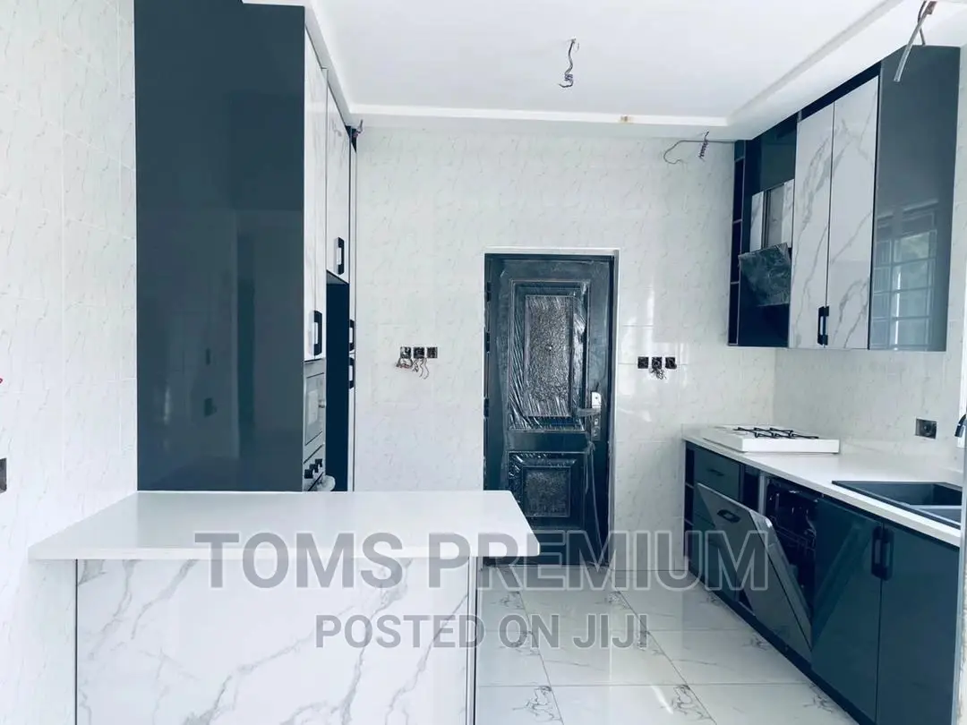 3bdrm House in Lakeside Estate, Ashaley Botwe for Sale