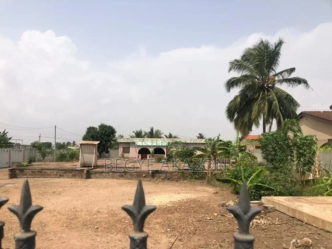 Land 4 Sale at Adabraka Police Station