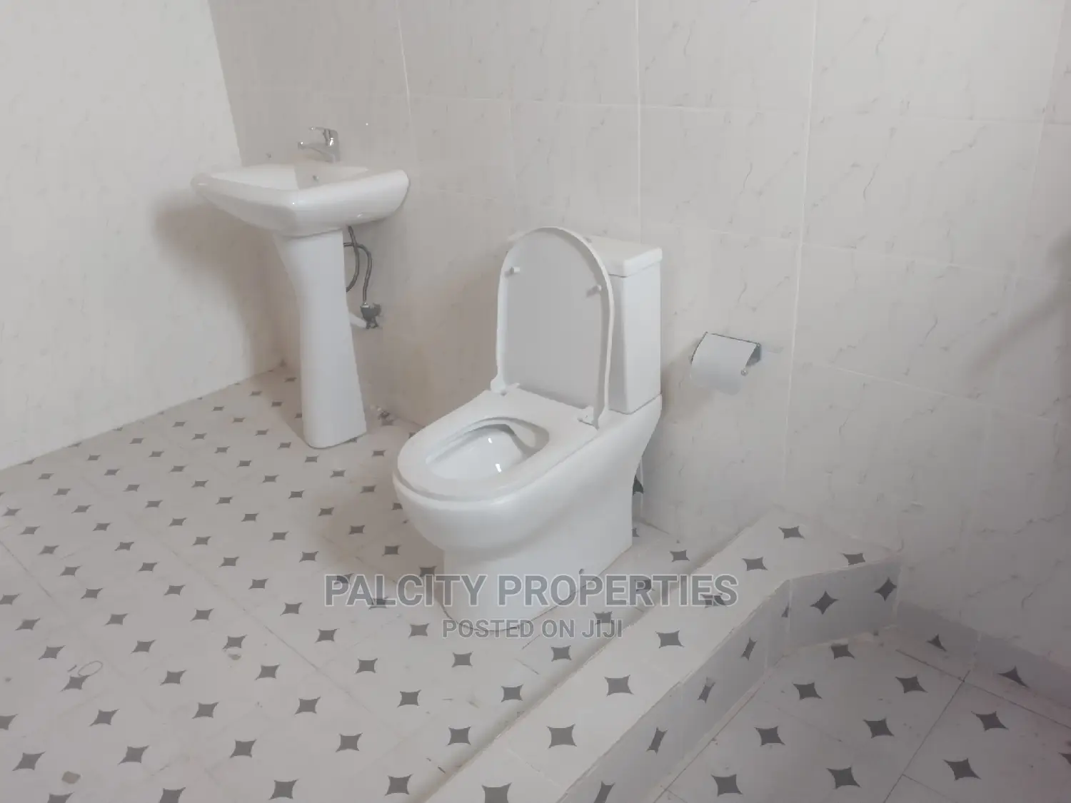 2bdrm Apartment in Paraku Estate, Kumasi Metropolitan for Rent
