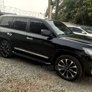 Car Rental Service Landcruisers V8 Ready for Rent in Ghana