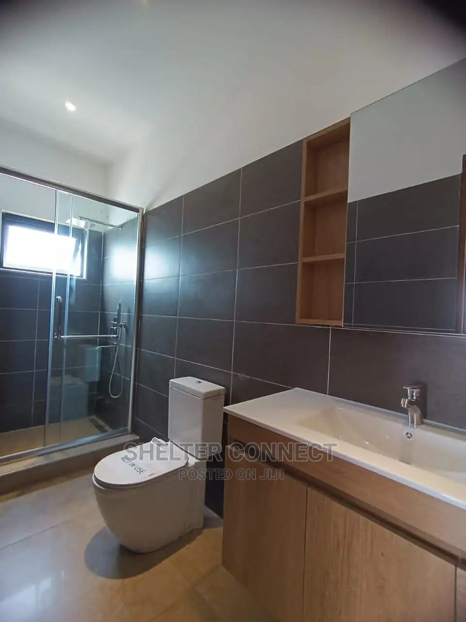 4bdrm Townhouse/Terrace in Oyarifa for Sale