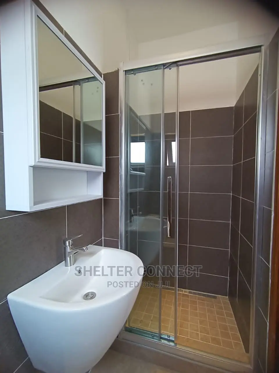 4bdrm Townhouse/Terrace in Oyarifa for Sale