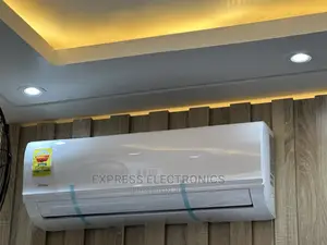 White Split Zealous 1.5hp Inverter Midea