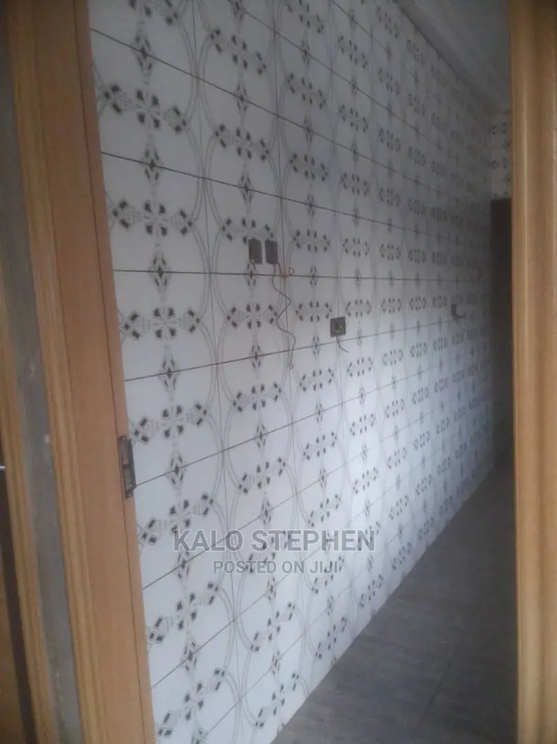 Experienced Tiles Contrutor