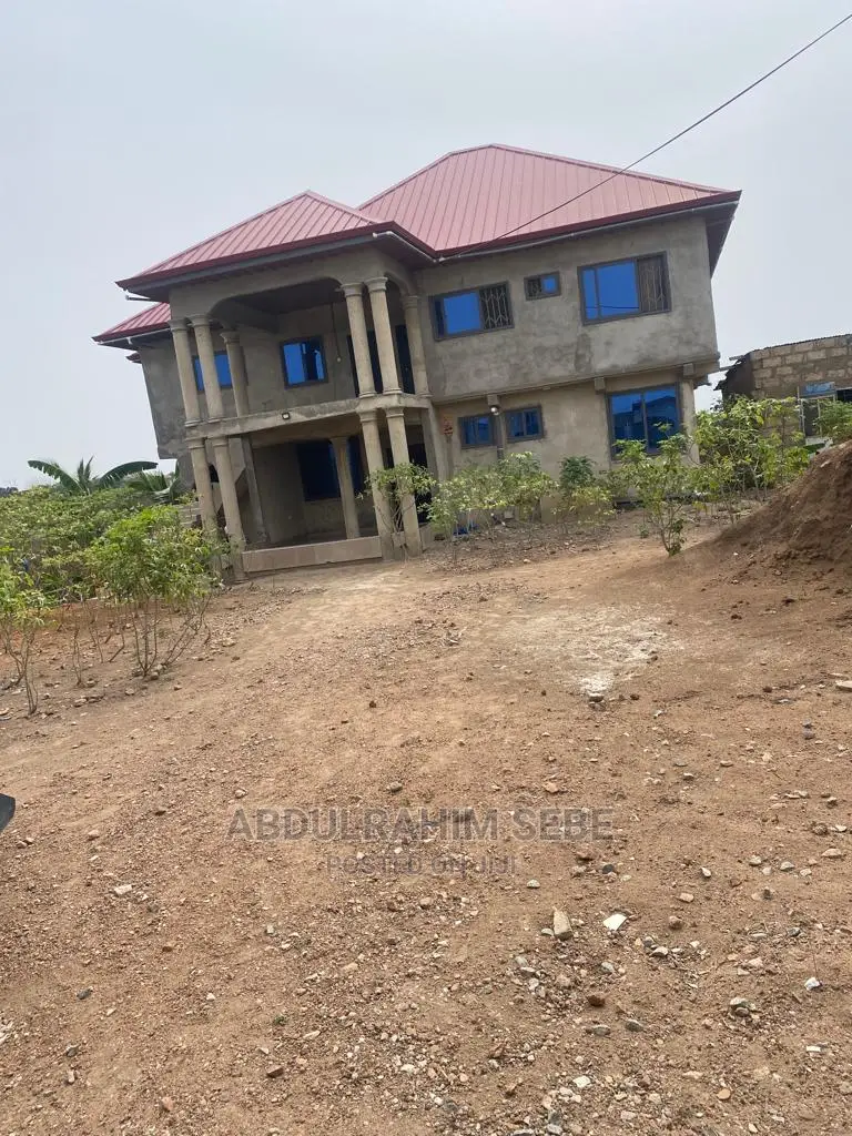 5bdrm Block of Flats in Ngleshie Amanfro for sale