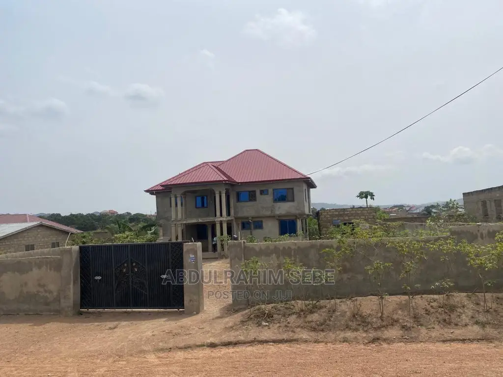 5bdrm Block of Flats in Ngleshie Amanfro for sale