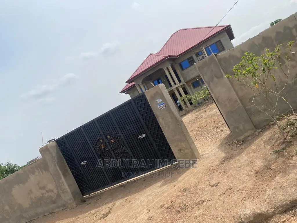 5bdrm Block of Flats in Ngleshie Amanfro for sale