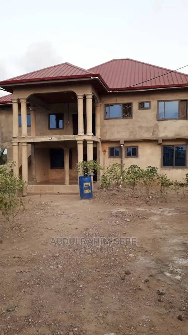5bdrm Block of Flats in Ngleshie Amanfro for sale