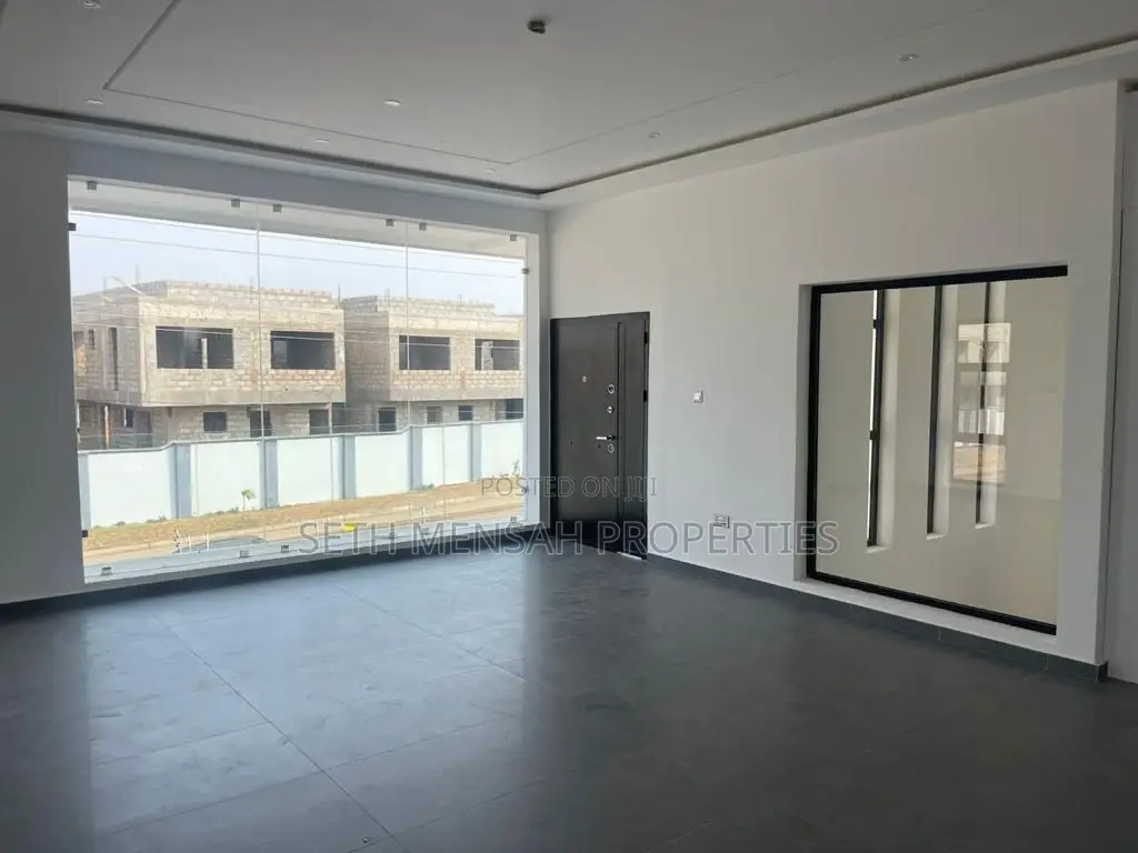 4bdrm House in Oyarifa for Sale
