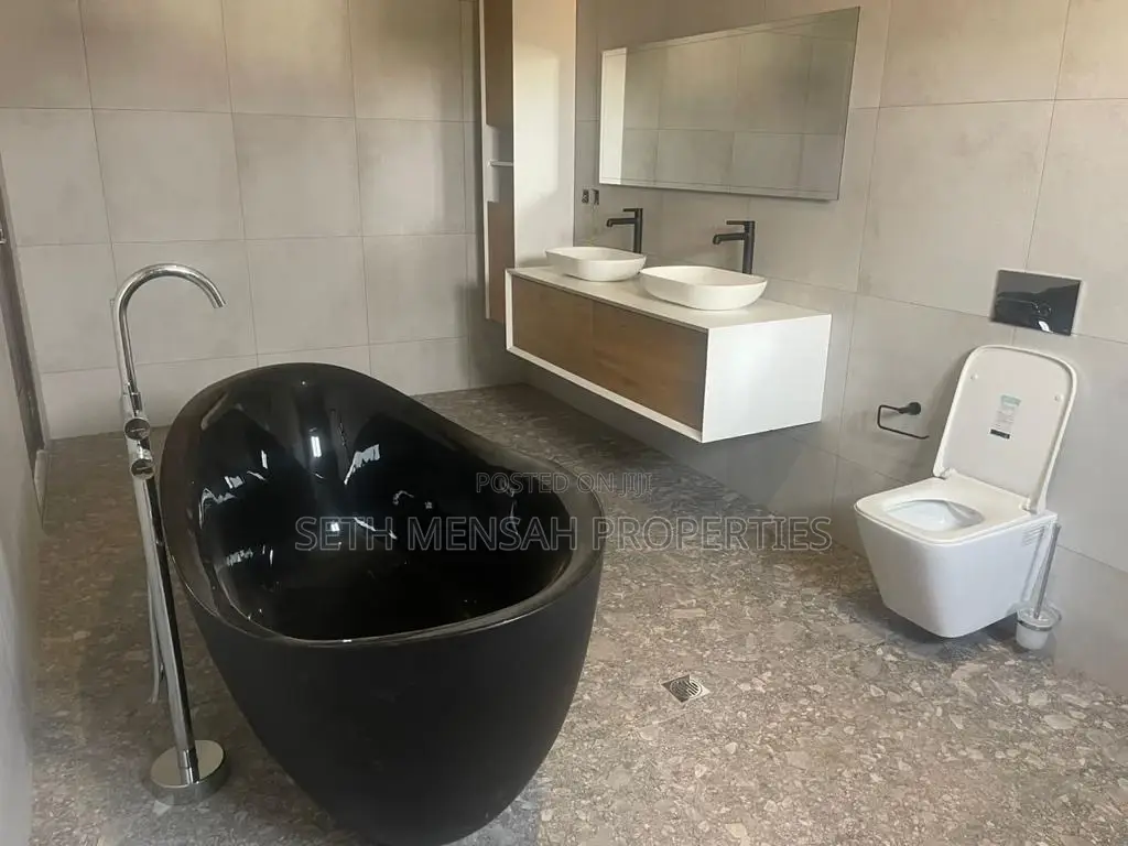 4bdrm House in Oyarifa for Sale