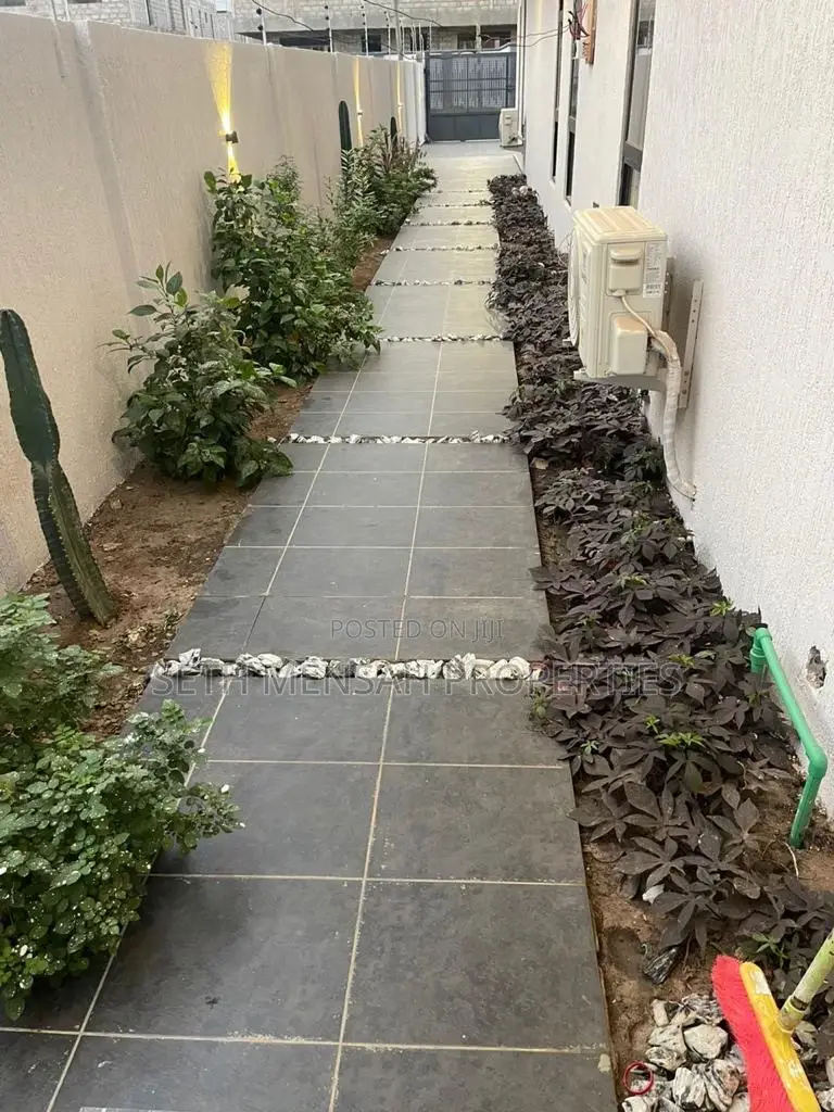 4bdrm House in Oyarifa for Sale