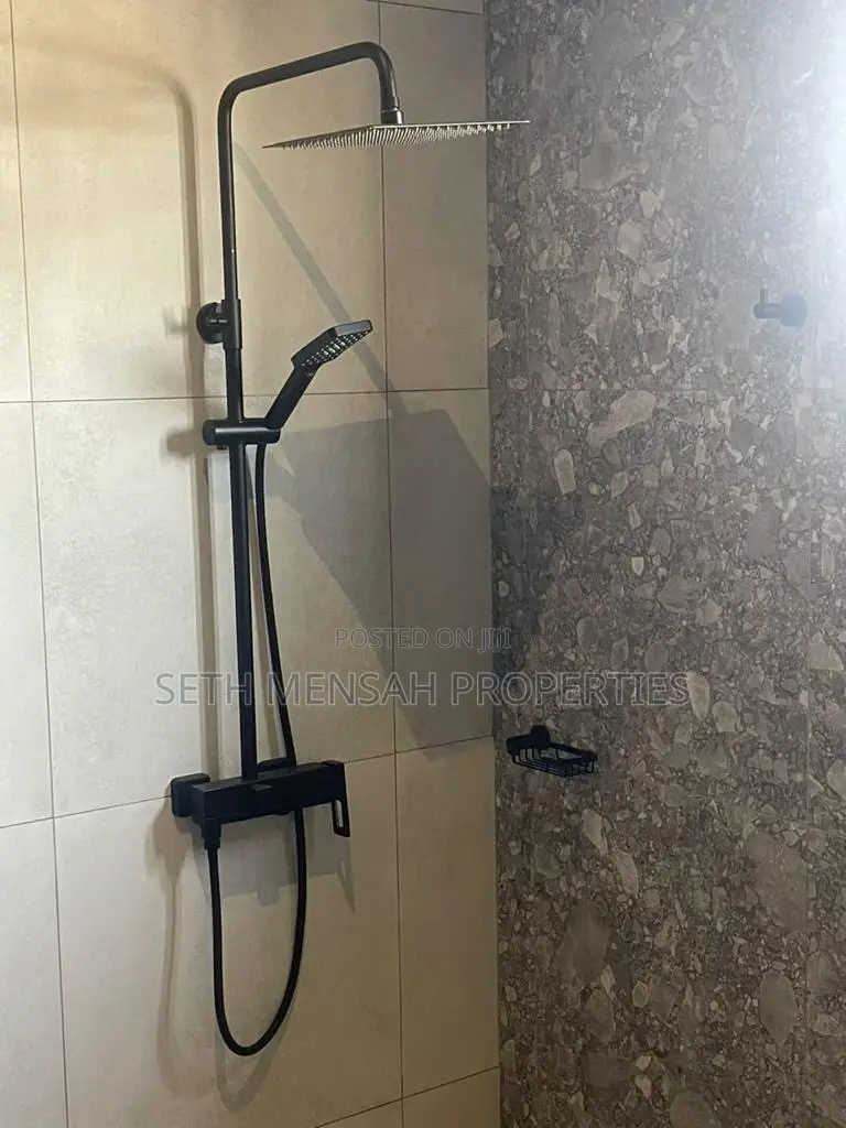 4bdrm House in Oyarifa for Sale