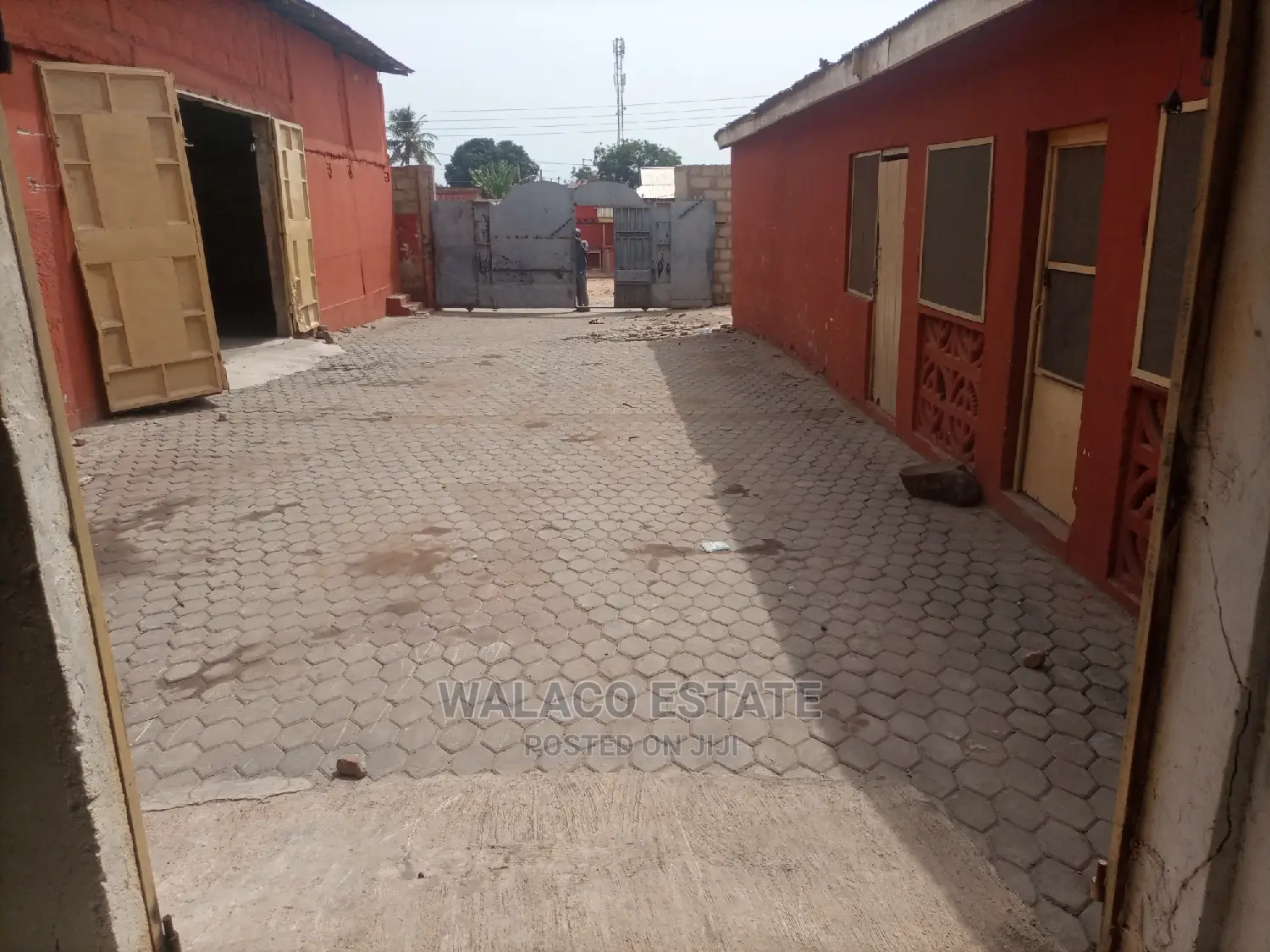 600square Metre Warehouse at Bubuashie for Renr