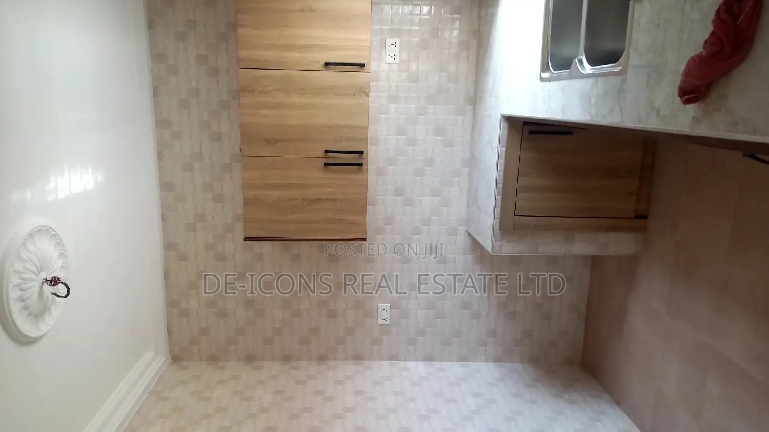 2bdrm Mansion in De-Icons Real Estate, Awutu Senya East Municipal