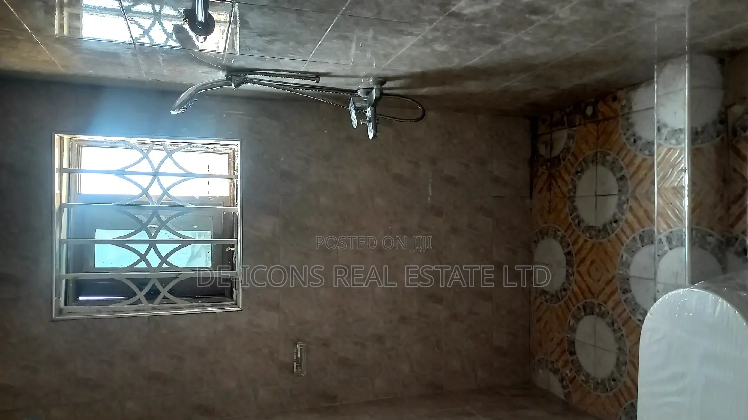 2bdrm Mansion in De-Icons Real Estate, Awutu Senya East Municipal