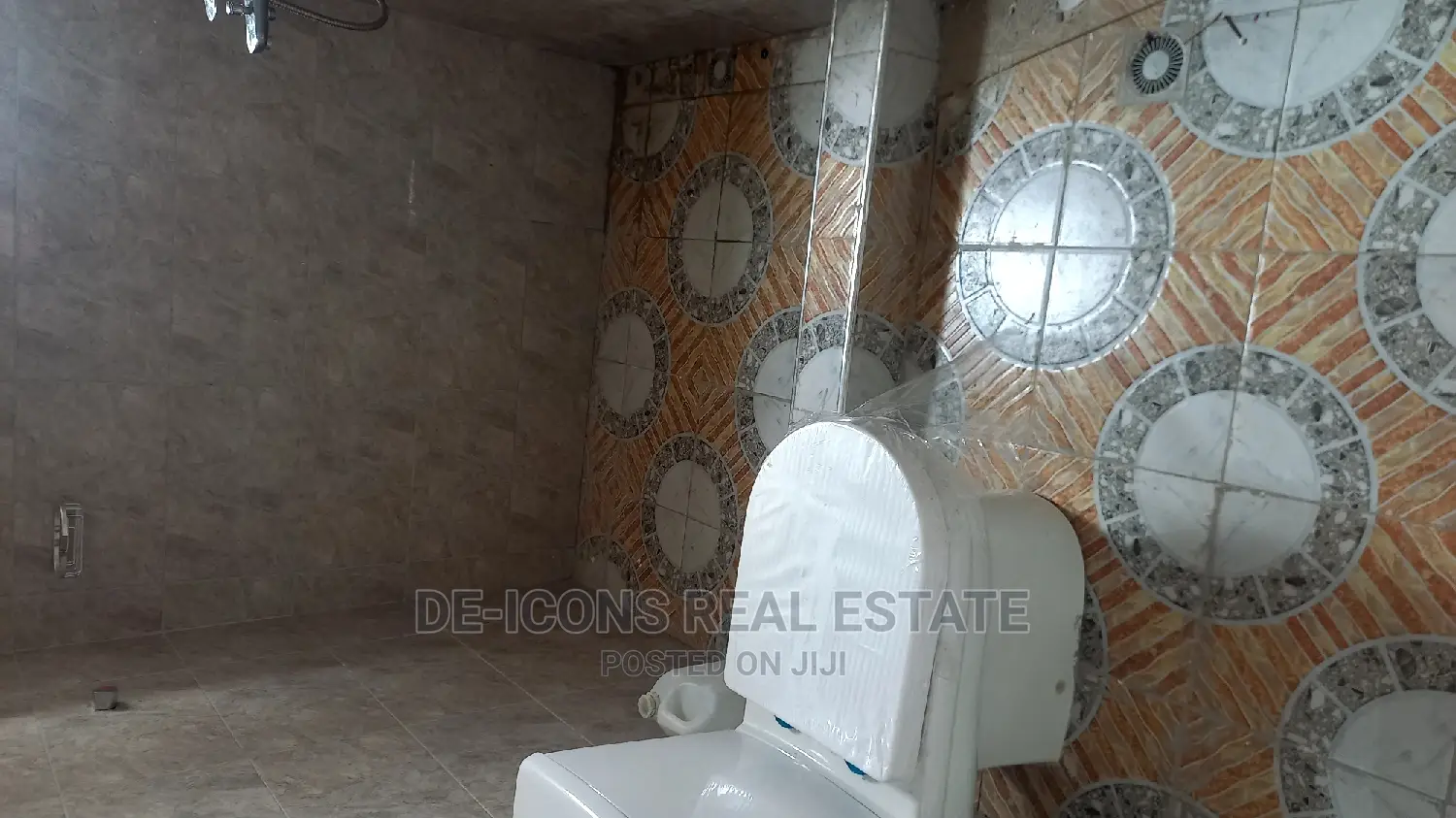 2bdrm Mansion in De-Icons Real Estate, Awutu Senya East Municipal