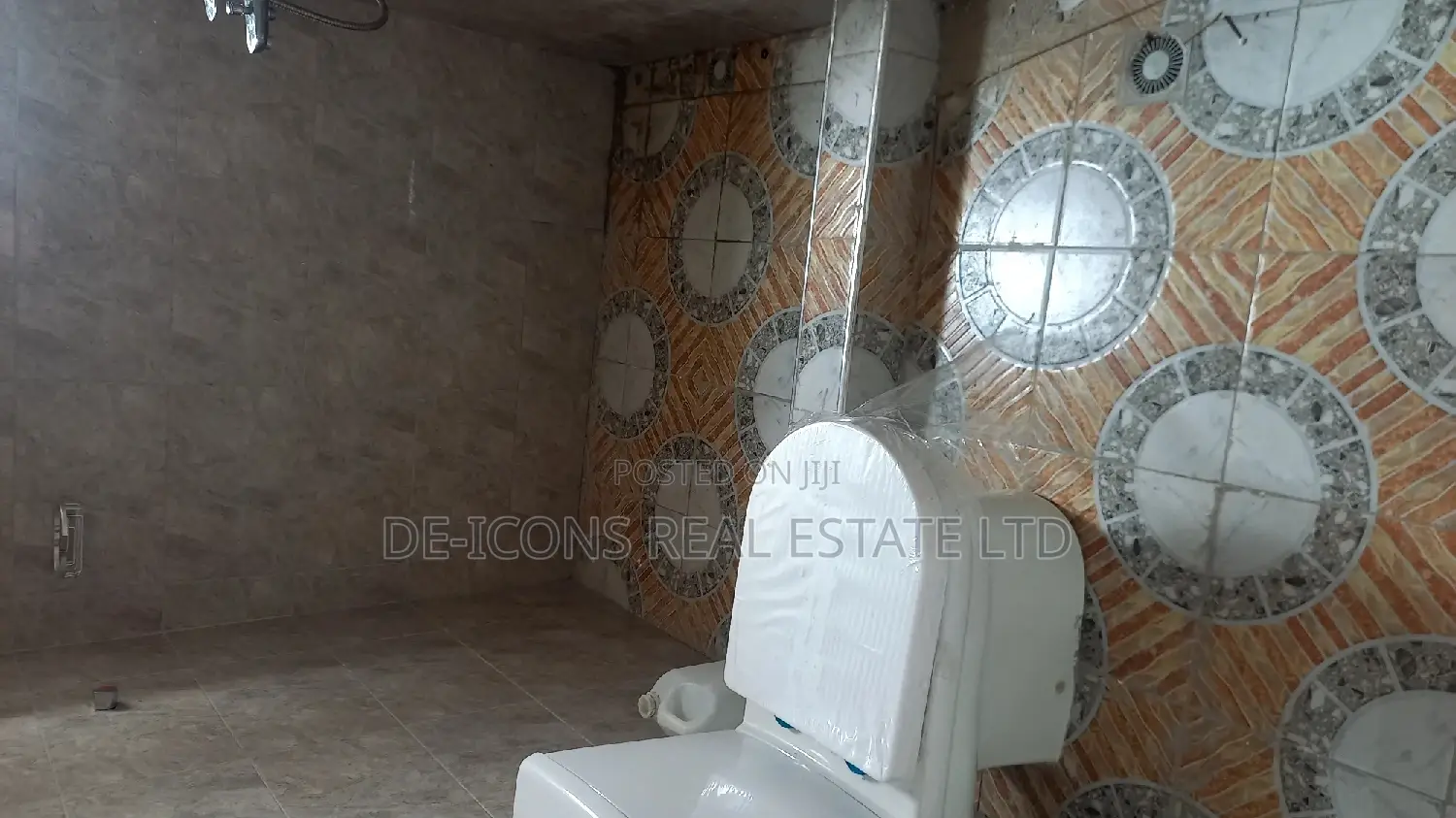 2bdrm Mansion in De-Icons Real Estate, Awutu Senya East Municipal