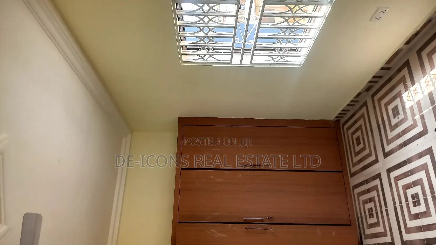 2bdrm Mansion in De-Icons Real Estate, Awutu Senya East Municipal
