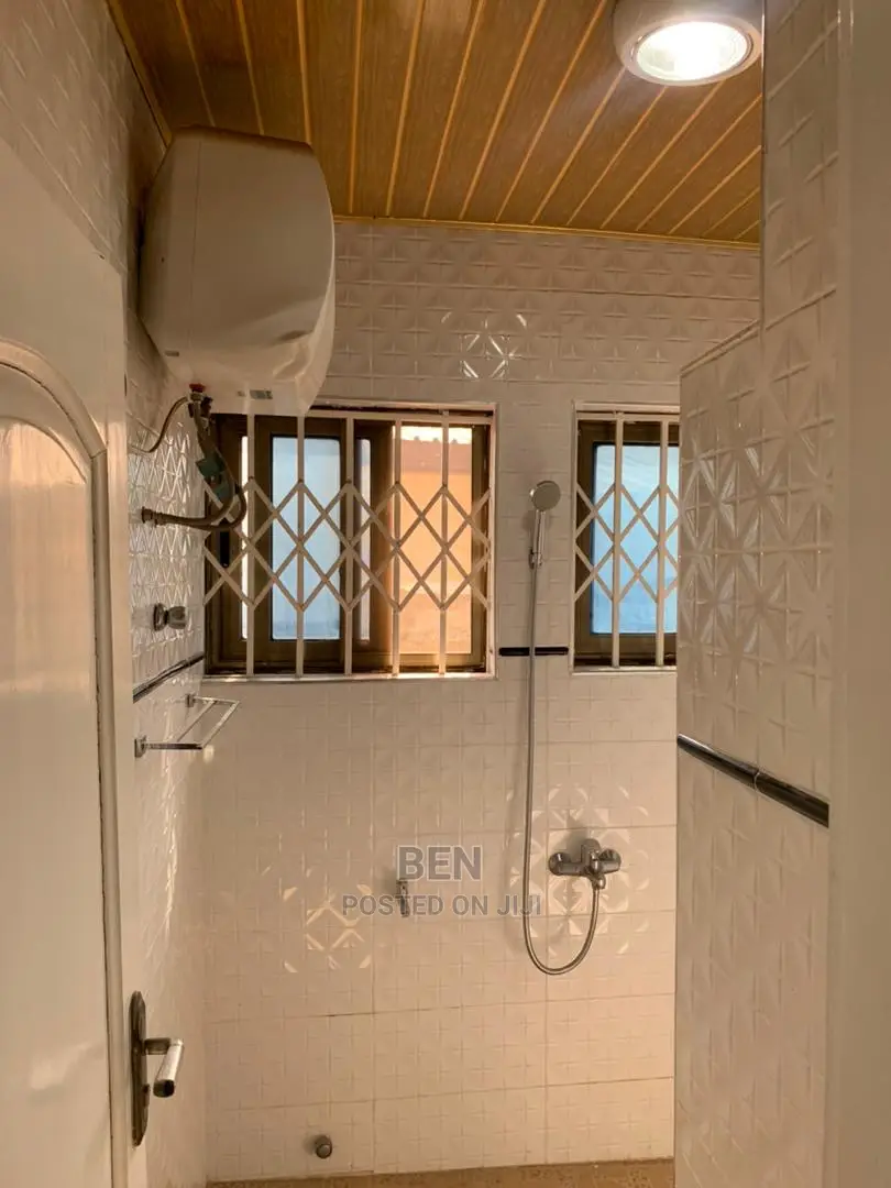 3bdrm Apartment in Kisseman, Achimota for Rent