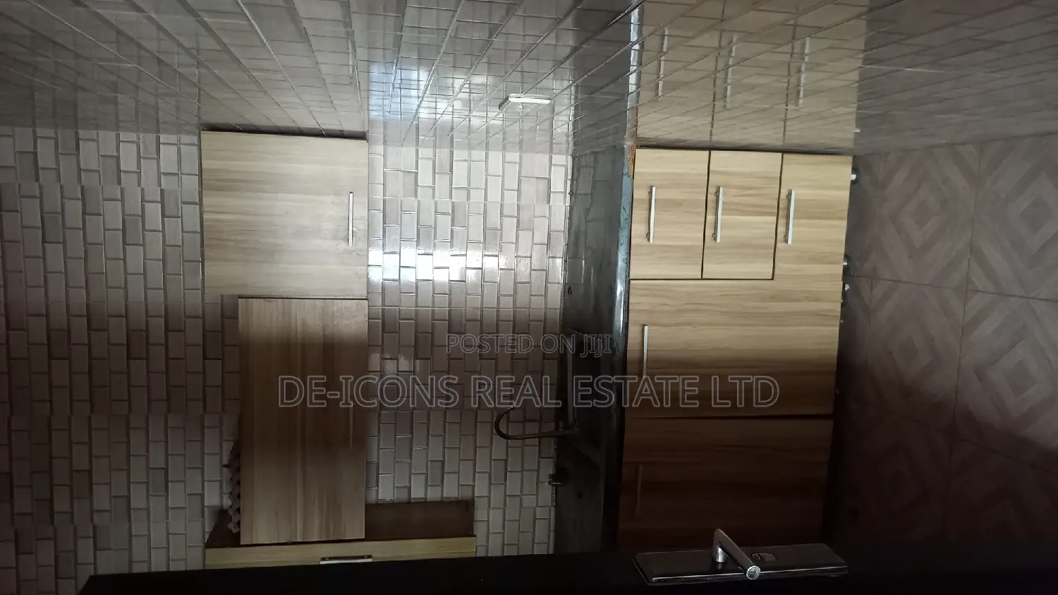 1bdrm Mansion in De-Icons Real Estate, Awutu Senya East Municipal