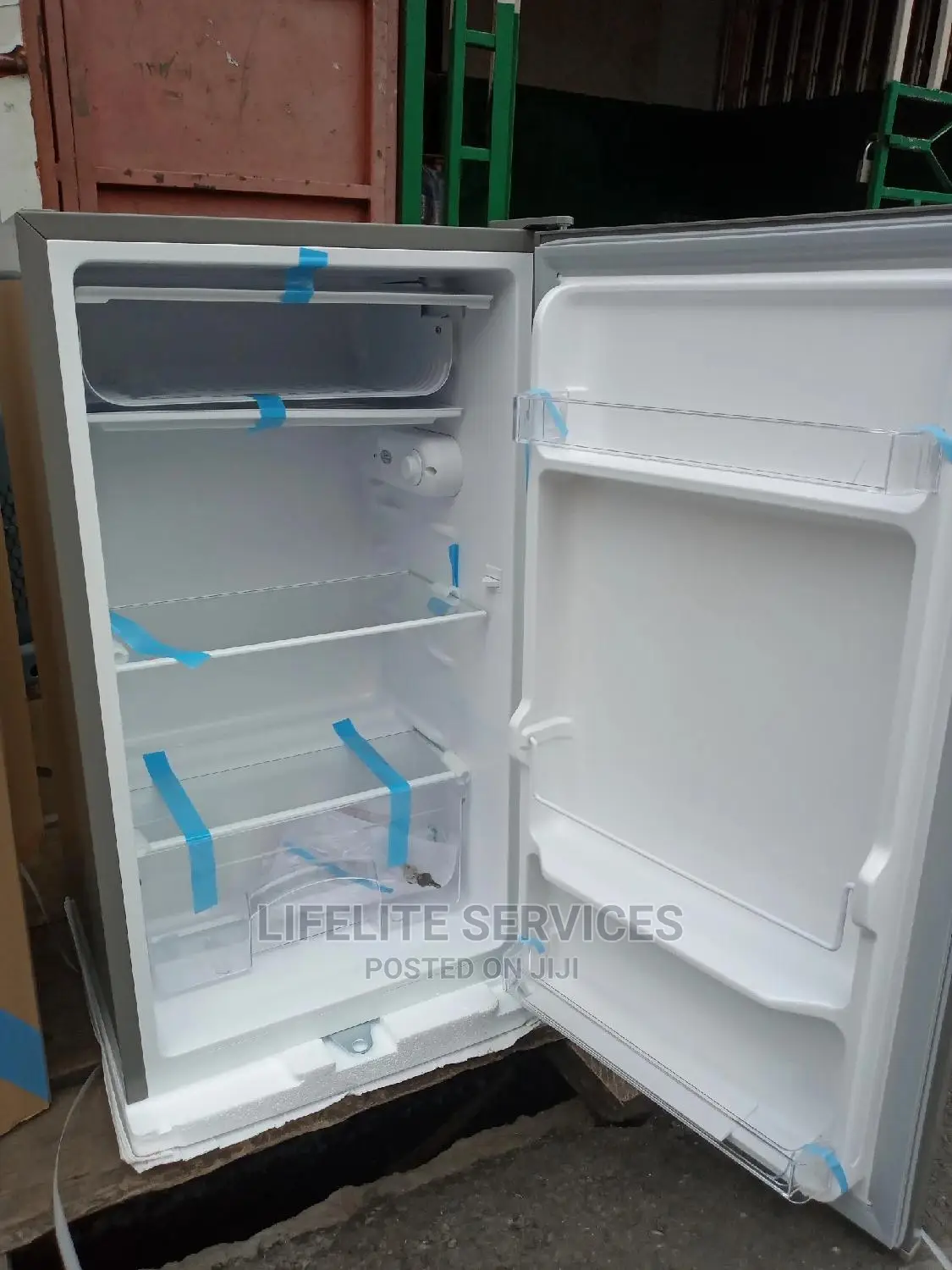 Spacious Pearl Table Top Fridge