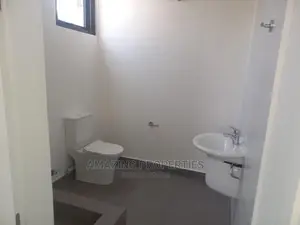 4bdrm Townhouse / Terrace in 4Bedroom Townhouse, Accra Metropolitan