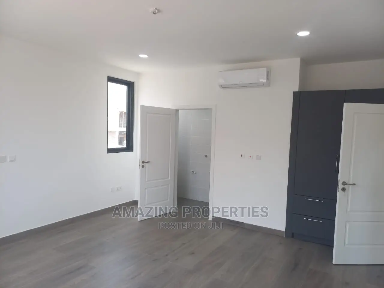 4bdrm Townhouse / Terrace in 4Bedroom Townhouse, Accra Metropolitan