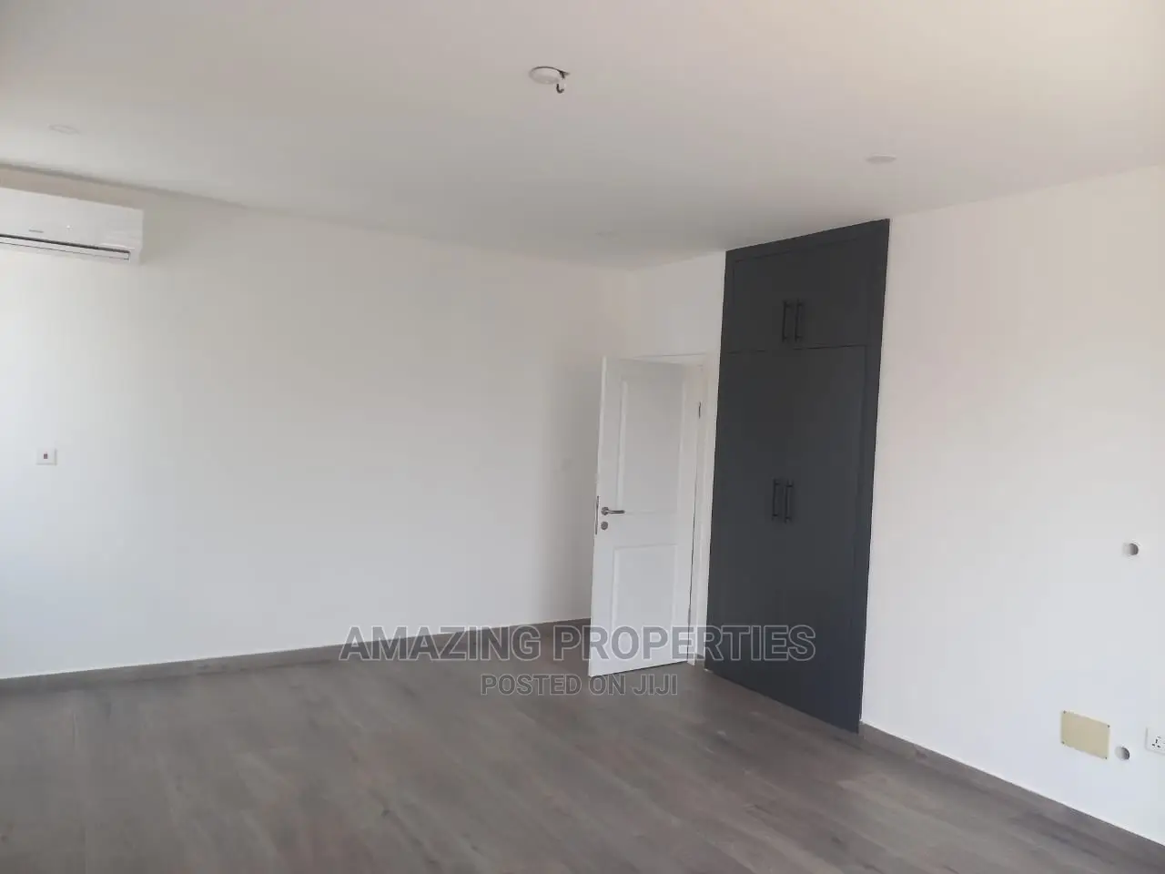 4bdrm Townhouse / Terrace in 4Bedroom Townhouse, Accra Metropolitan