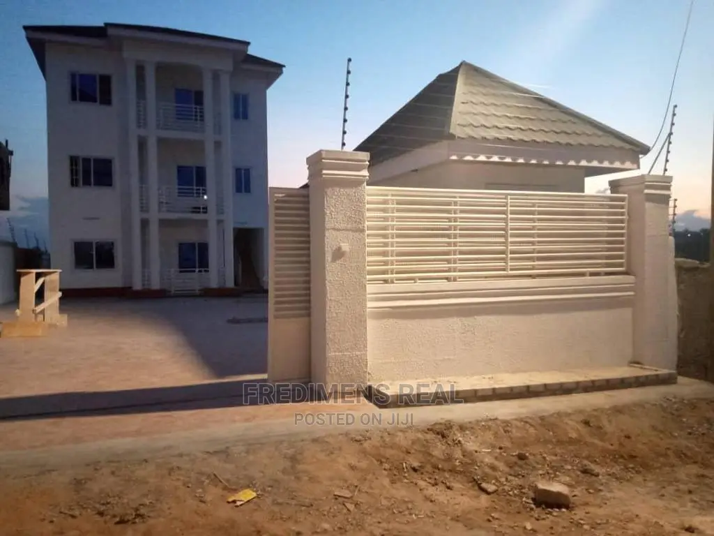 3bdrm House in Fredimens Real, Kumasi Metropolitan for Sale