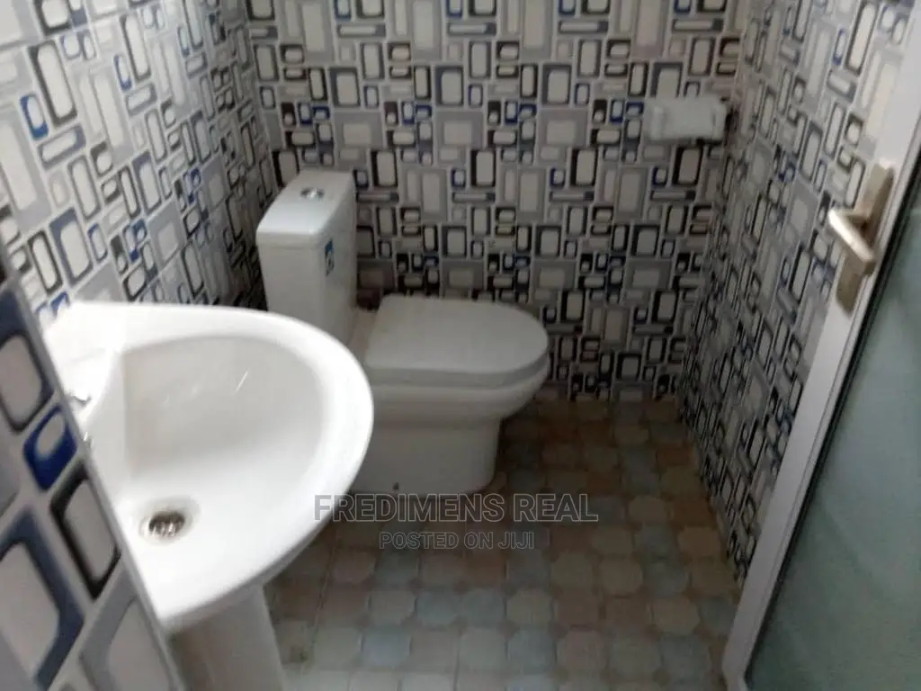 3bdrm House in Fredimens Real, Kumasi Metropolitan for Sale