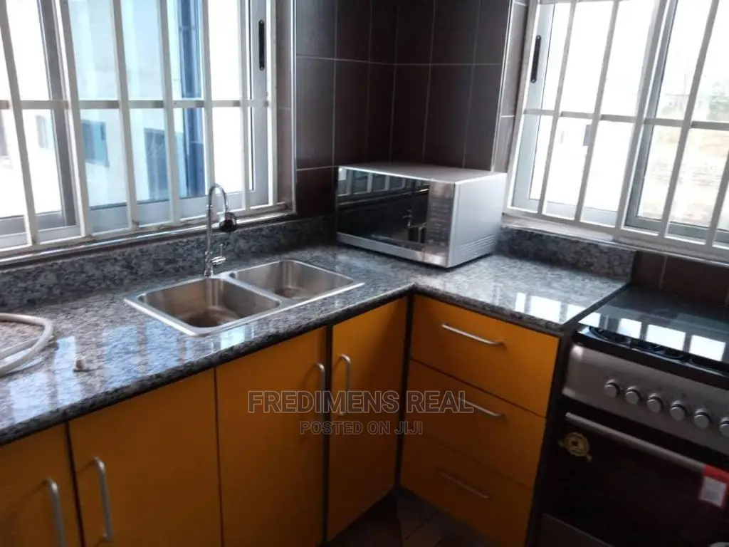 3bdrm House in Fredimens Real, Kumasi Metropolitan for Sale