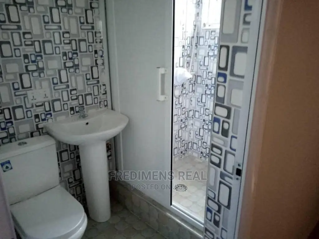 3bdrm House in Fredimens Real, Kumasi Metropolitan for Sale