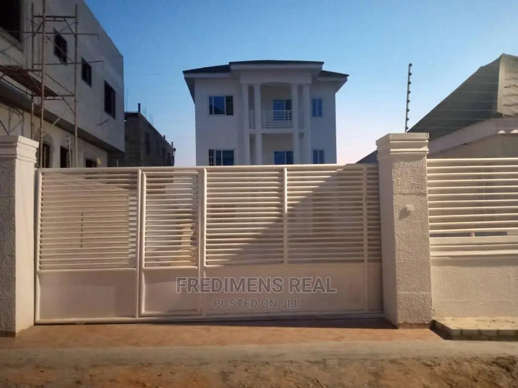 3bdrm House in Fredimens Real, Kumasi Metropolitan for Sale