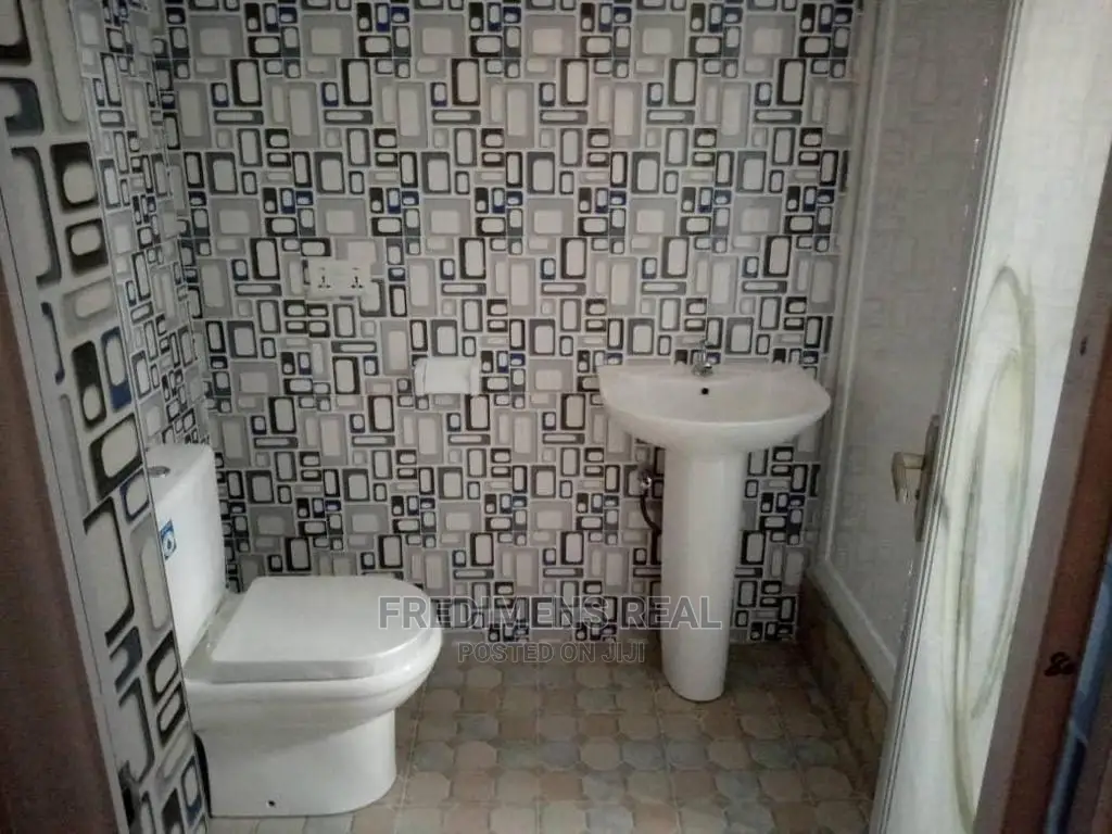 3bdrm House in Fredimens Real, Kumasi Metropolitan for Sale