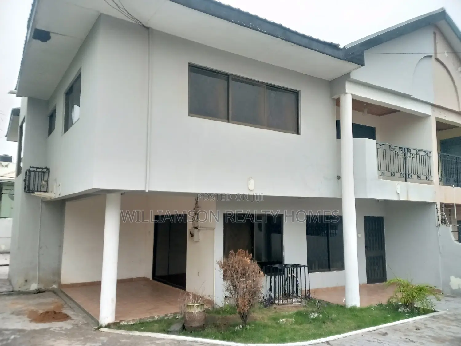 4bdrm Duplex in Community 18, Spintex for rent