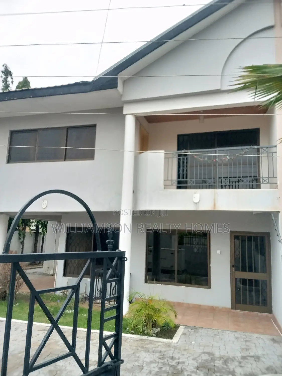 4bdrm Duplex in Community 18, Spintex for rent
