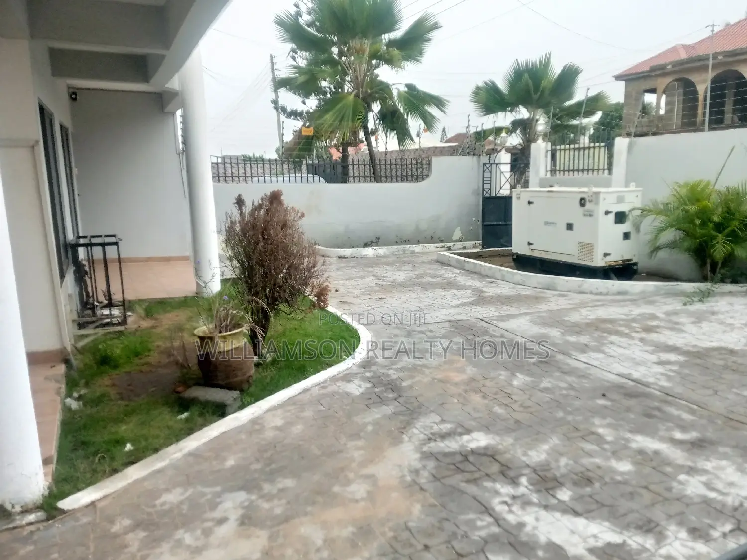 4bdrm Duplex in Community 18, Spintex for rent