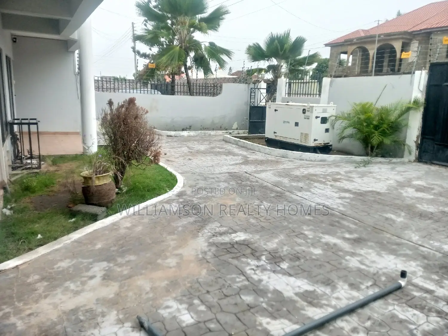 4bdrm Duplex in Community 18, Spintex for rent