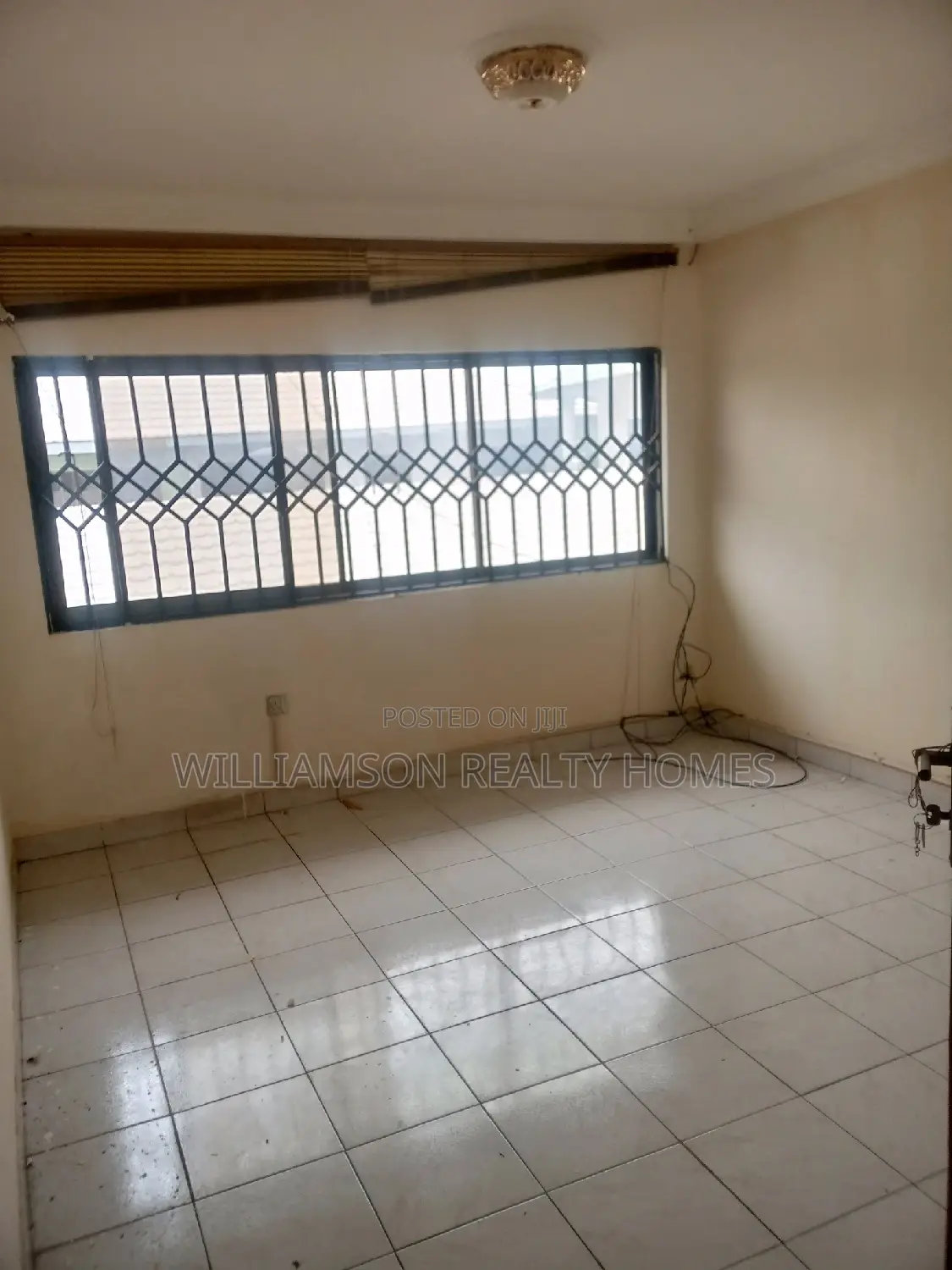 4bdrm Duplex in Community 18, Spintex for rent