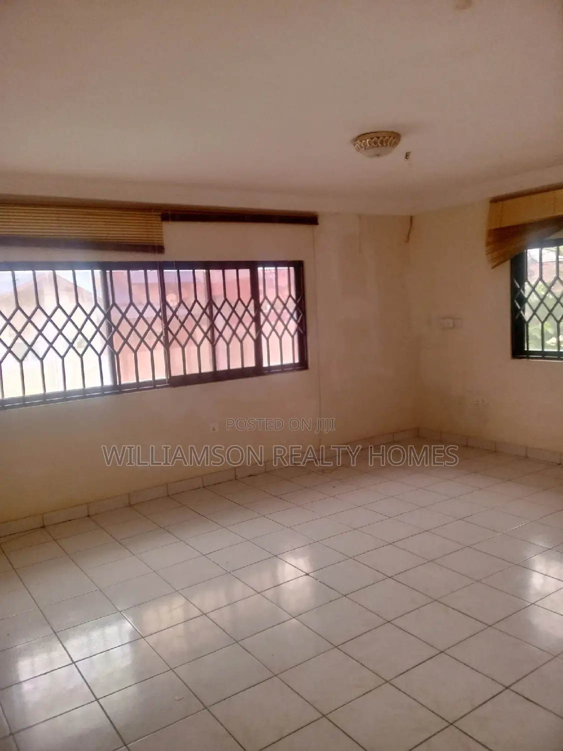 4bdrm Duplex in Community 18, Spintex for rent