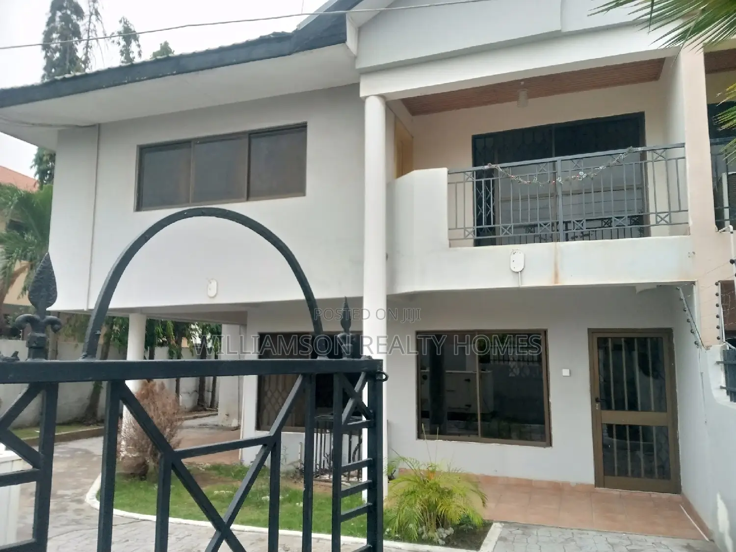 4bdrm Duplex in Community 18, Spintex for rent