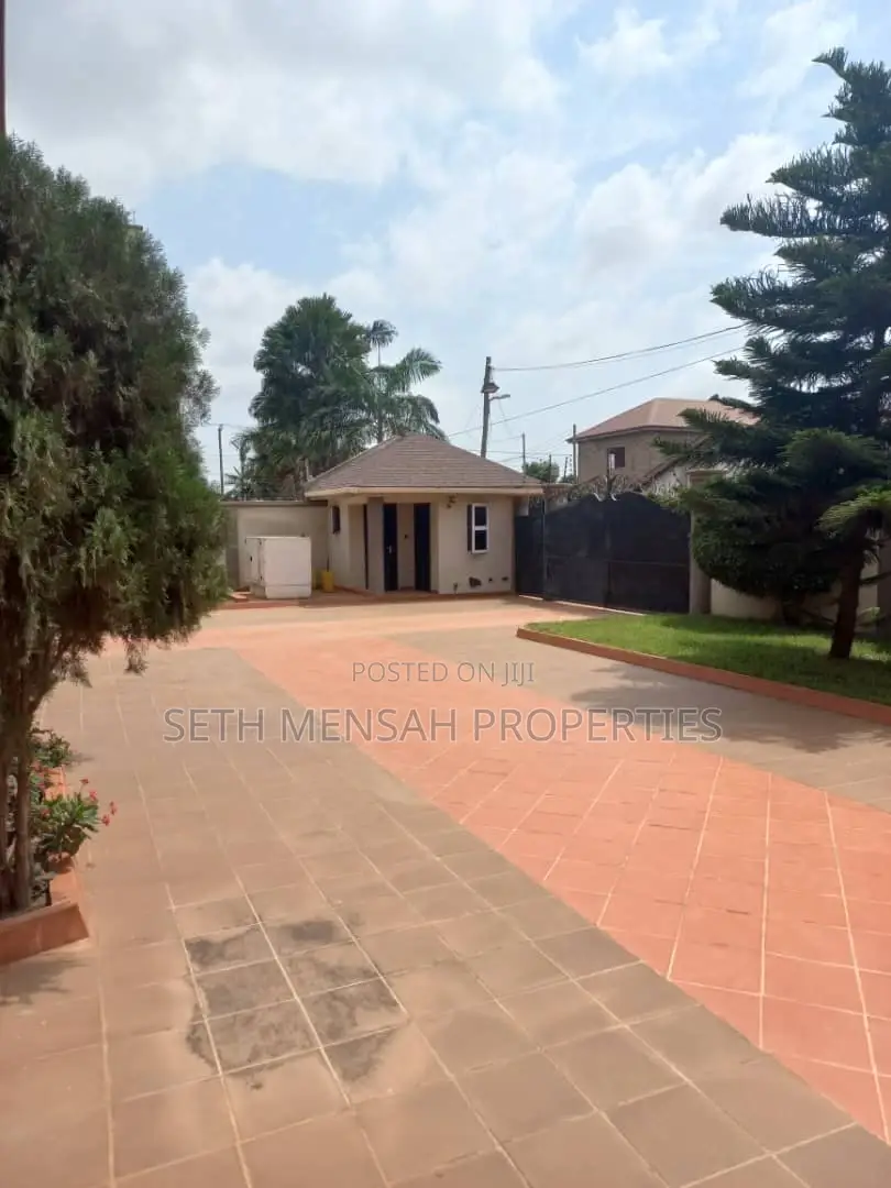 5bdrm Mansion in Adjiriganor for Sale