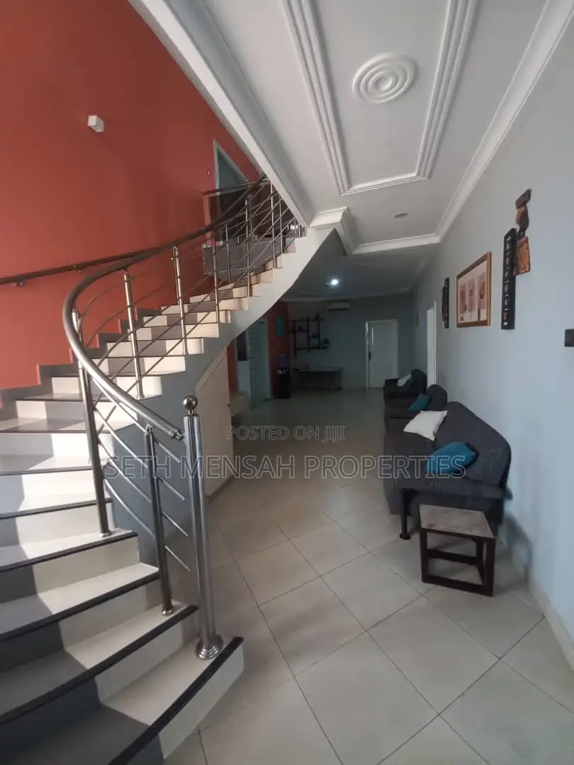 5bdrm Mansion in Adjiriganor for Sale